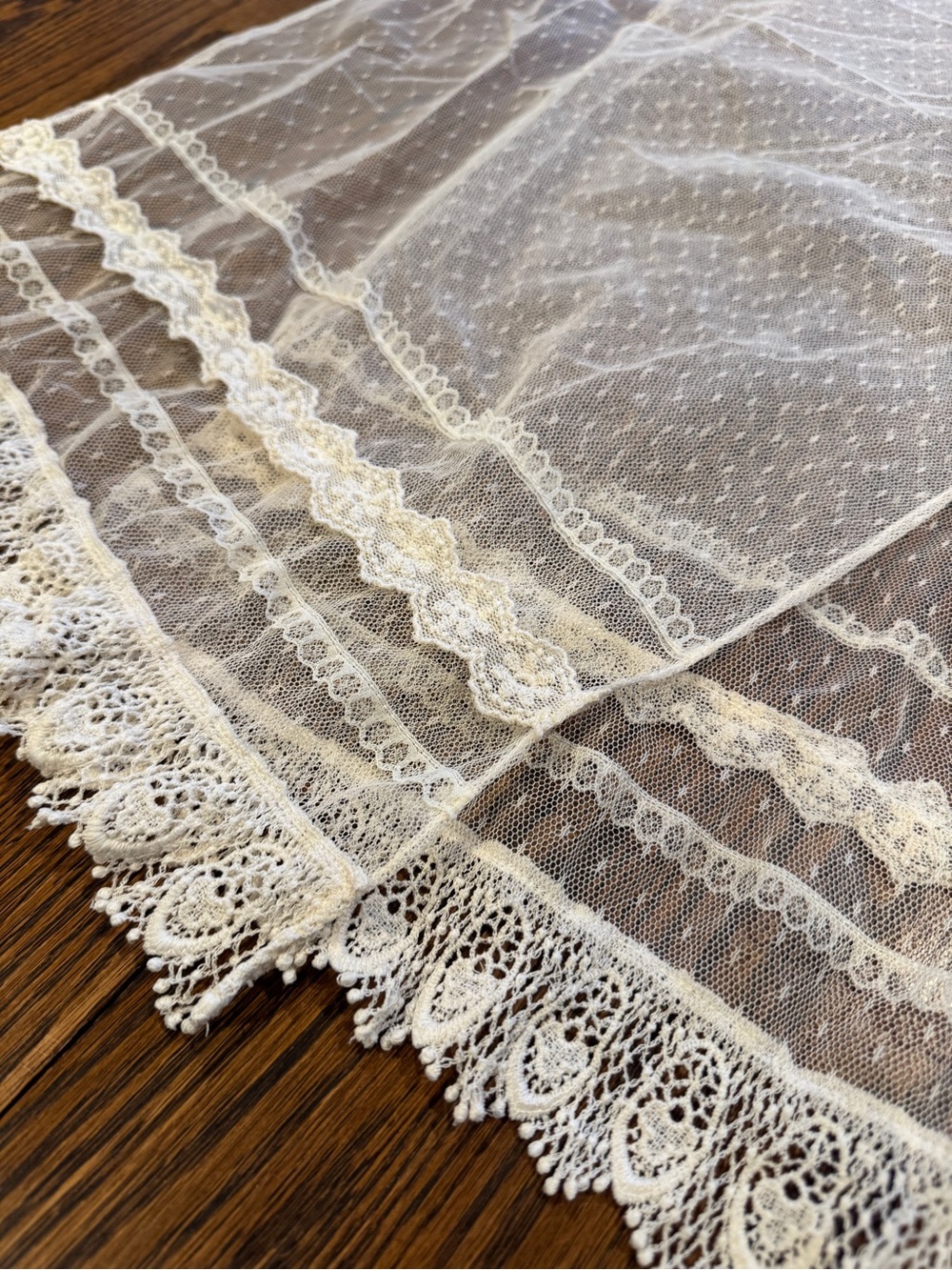 Delicate Vintage Ivory Lace Table Runner
